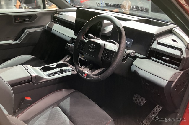 トヨタ RAV4 新型:GRスポーツ(PHEV)