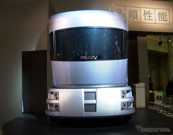 【東京ショー2002速報】いすゞ『FL-4』のペーパークラフト発見!! …今年はアイデアで勝負です