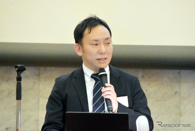 トヨタ自動車国内モビリティサービス事業室事業開発グループの松平信人グループ長による国際免許証の有効性確認ツールの説明