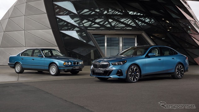 BMW「540i xDriveレガシィエディション」(右)と3代目5シリーズの540i