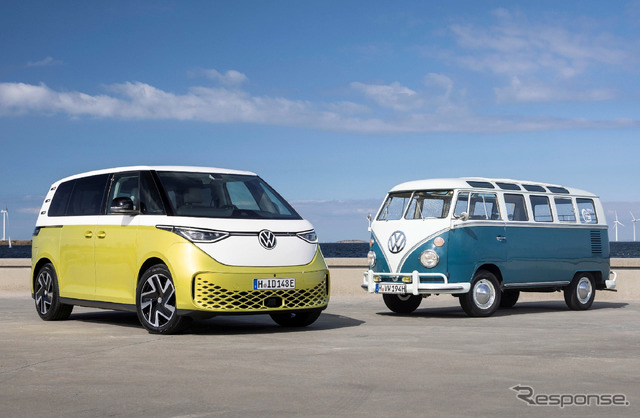 VW『ID. Buzz』と「Type 2」(欧州仕様)