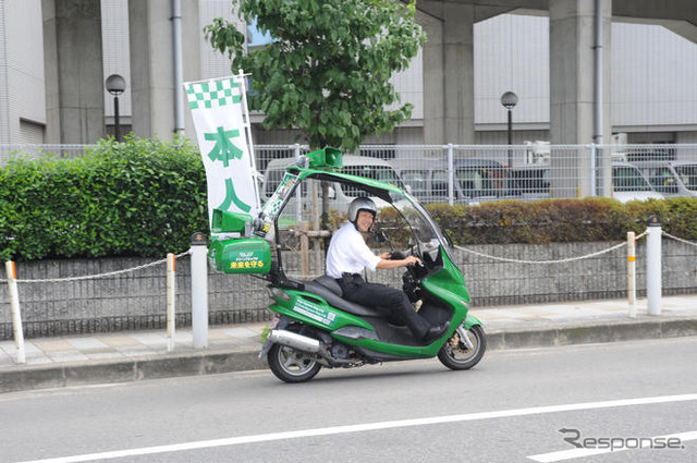 松浪健太氏、スクーター街宣車で未来を先取りできるか