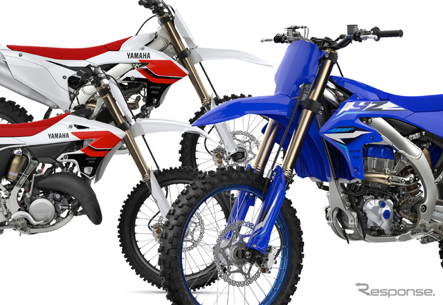 3年ぶりにフルモデルチェンジするヤマハ YZ450F(手前)と、70周年記念モデル