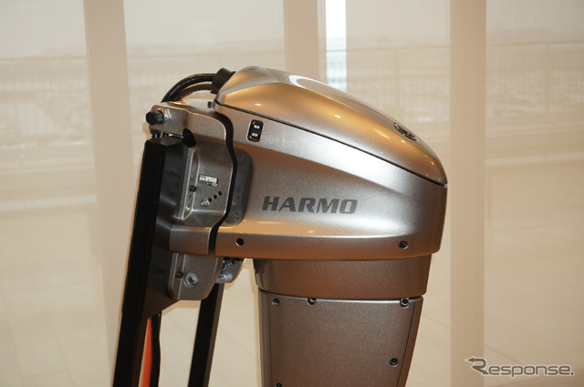 新型HARMOは配線の見直しなどによりトップ部分が大幅にコンパクト化。