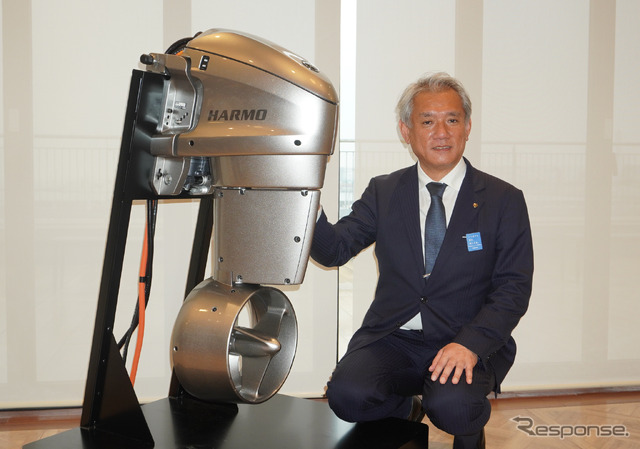ヤマハ発動機の新型操船システム「HARMO(ハルモ)」とマリン事業本部 国内事業推進部 事業推進部長の吉田竜也氏