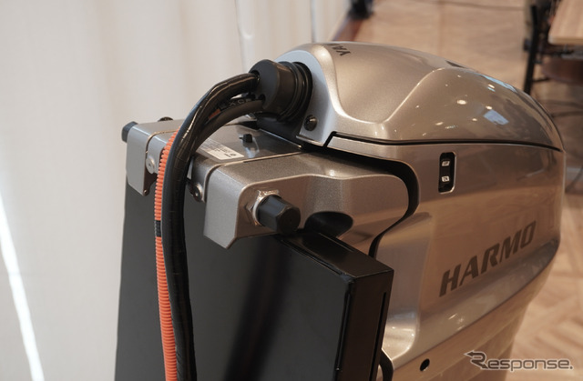 新型HARMOは配線の見直しなどによりトップ部分が大幅にコンパクト化。