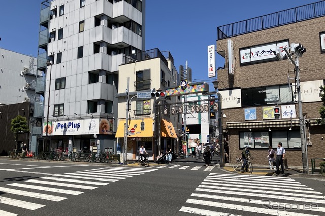 砂町銀座。第2八右エ門ガードはカメラ後方