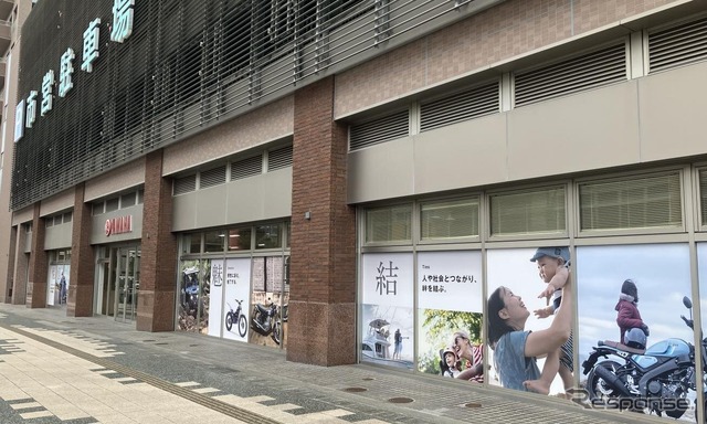 ヤマハ発動機が創立70周年を迎えるにあたり磐田駅前を特別デザインで彩る