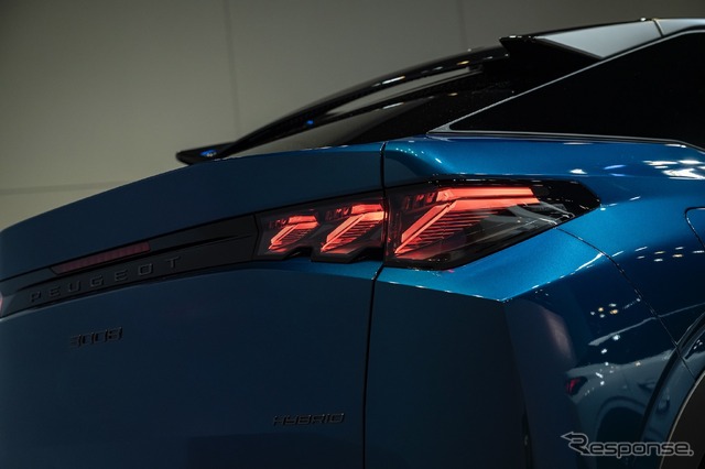 プジョー3008GT ハイブリッド