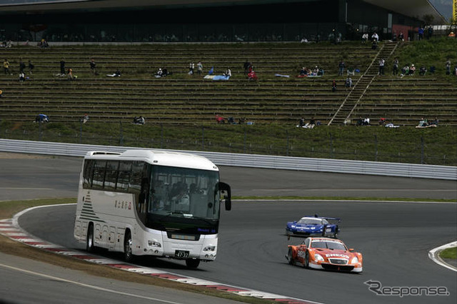 【SUPER GT 第7戦】お楽しみイベント…コースウォーク、よさこい、熱気球