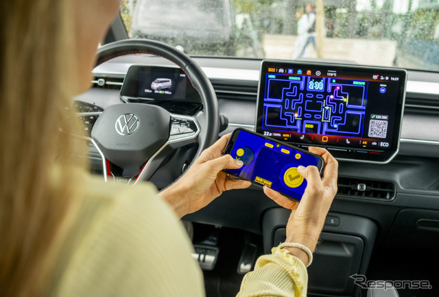 スマホをコントローラーにして車載ディスプレイでゲーム可能に