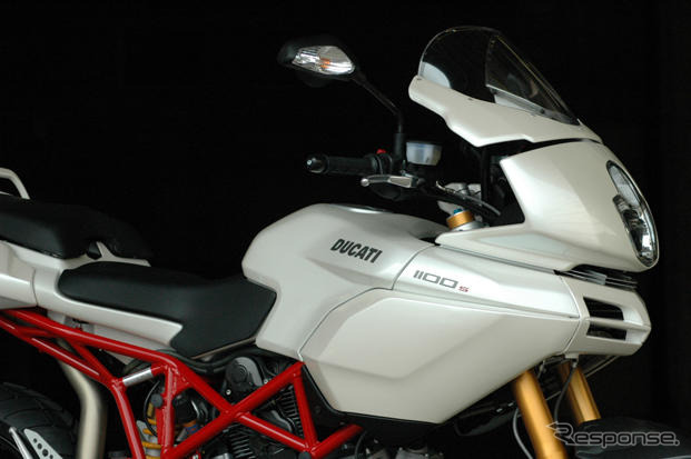 ドゥカティ ムルティストラーダ、紅白の日本限定モデル発売