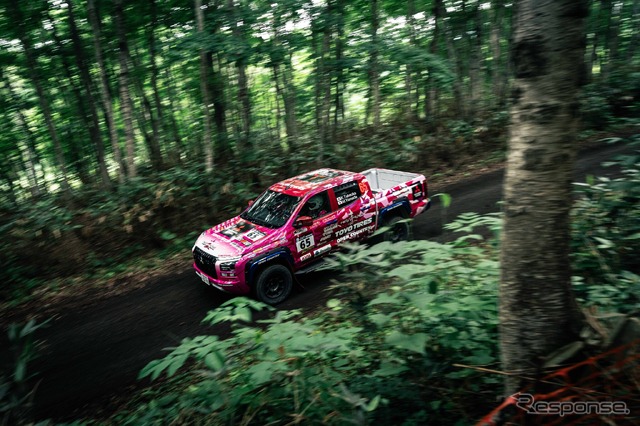 XC-2クラス4位の「圭ラリープロジェクト with MMC TOYO TIRES」チーム