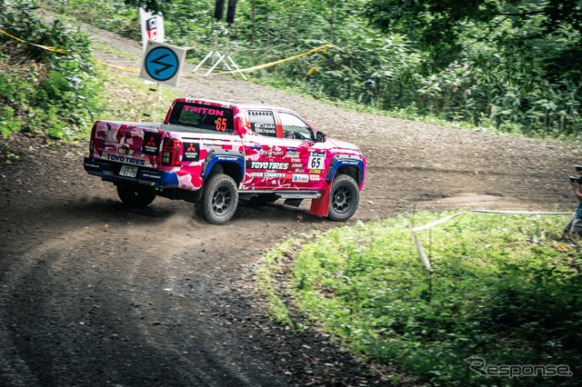 XC-2クラス4位の「圭ラリープロジェクト with MMC TOYO TIRES」チーム