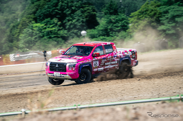 XC-2クラス4位の「圭ラリープロジェクト with MMC TOYO TIRES」チーム