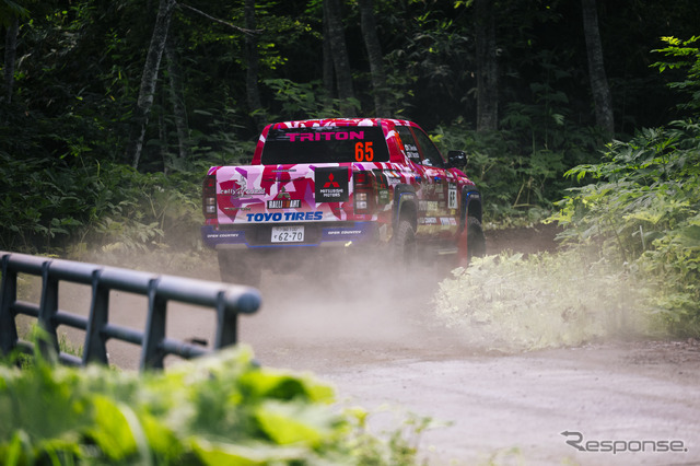 XC-2クラス4位の「圭ラリープロジェクト with MMC TOYO TIRES」チーム