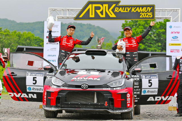 全日本ラリー選手権第5戦 ARKラリー・カムイ JN-1クラス優勝の奴田原文雄選手/東駿吾選手組 トヨタ『GRヤリスRally2』