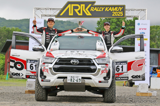 XCRスプリントカップ北海道第3戦 ARK ラリー・カムイ XC-2クラス優勝の番場彬選手/梅本まどか選手組 トヨタ『ハイラックス』