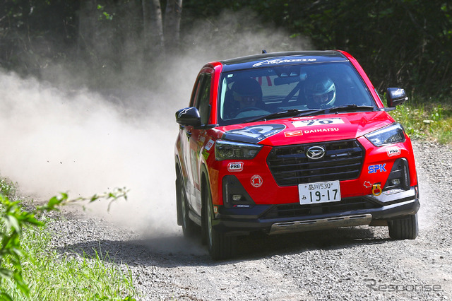 XCRスプリントカップ北海道第3戦 ARK ラリー・カムイ XC-3クラス3位の相原泰祐選手/上原あずみ選手組 ダイハツ『ロッキー』
