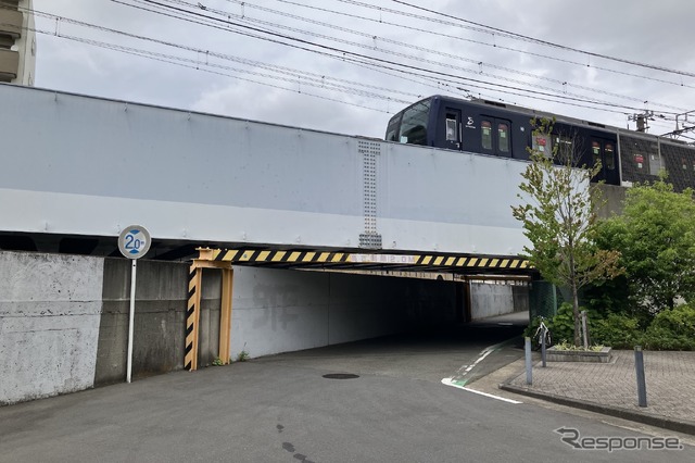 横浜市保土ヶ谷区、相鉄線・西横浜~天王町、今井川架道橋:制限2.0m