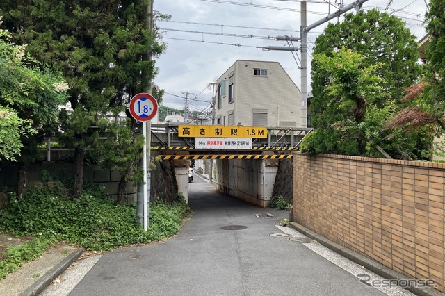 横浜市保土ヶ谷区、相鉄線・上星川~西谷、川島陸橋架道橋:制限1.8m