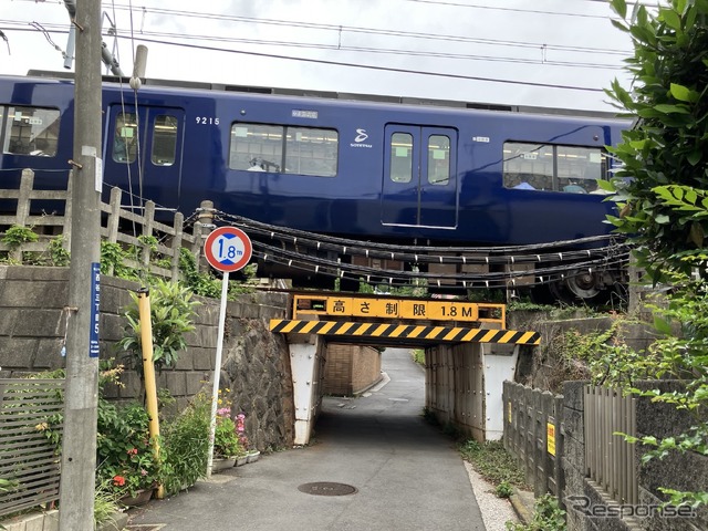 横浜市保土ヶ谷区、相鉄線・上星川~西谷、川島陸橋架道橋:制限1.8m