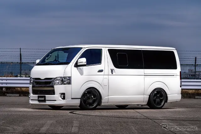 TE37SB Black Shadow LTD. × TOYOTA ハイエース