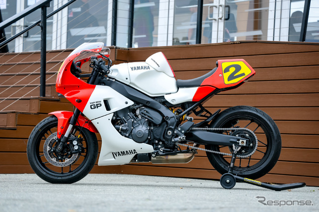 元世界王者ウェイン・レイニーに贈られた特別な『XSR900 GP』
