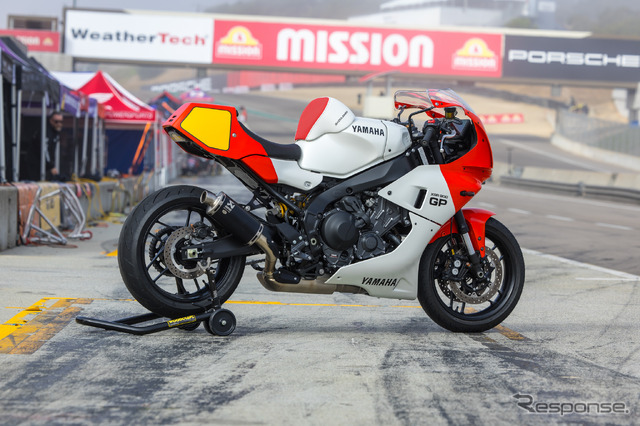元世界王者ウェイン・レイニーに贈られた特別な『XSR900 GP』