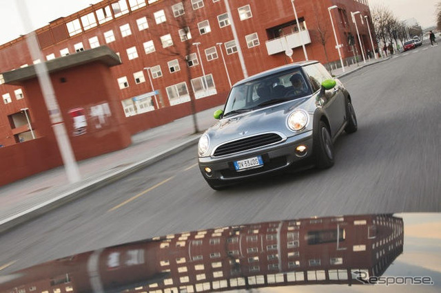 MINI がスマートフォンと連携、ロードサービス…世界初