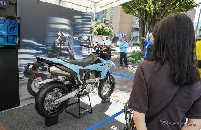 新型『DR-Z4S』『DR-Z4SM』が展示された「スズキ モーターサイクルコレクション2025」(7月19日)