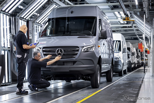 商用車を生産するメルセデスベンツのデュッセルドルフ工場
