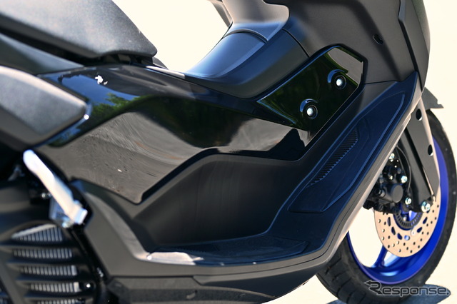 NMAXのフットスペース