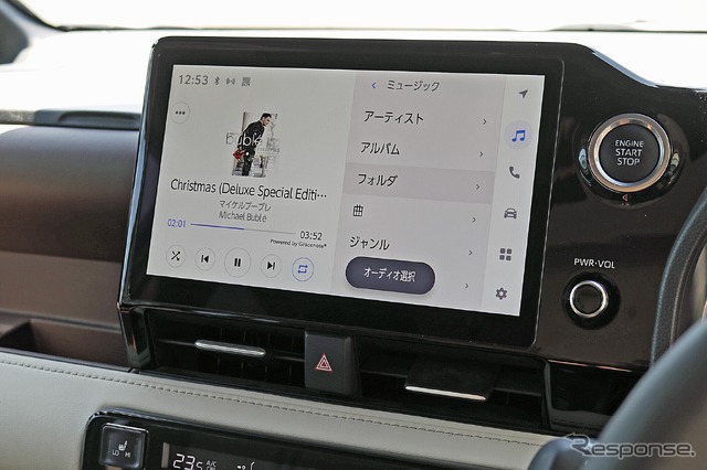 音楽プレイヤーは純正ディスプレイオーディオをそのまま利用している。曲操作からボリュームまでをシンプルに一元管理できる。