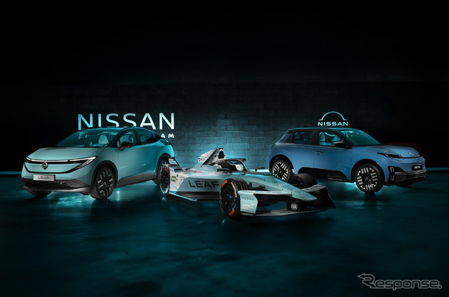 ティールブルーの日産フォーミュラEマシン