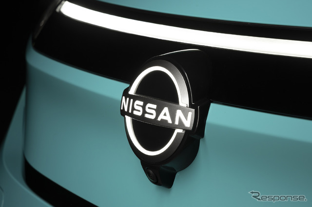 日産 リーフ 新型のエンブレム
