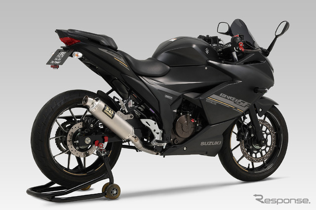 ヨシムラの「ウインドアーマー」を装着したジクサー SF250