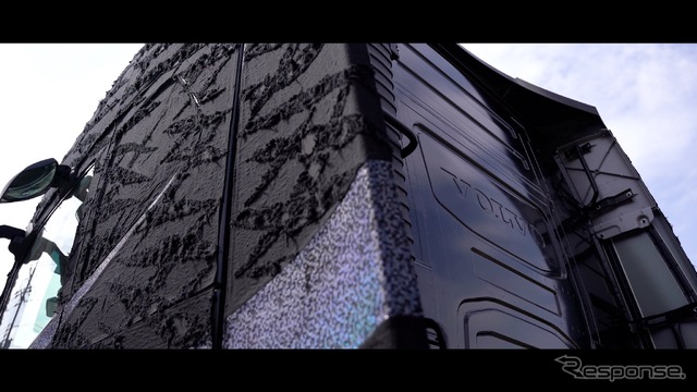 デニムコンセプトボルボトラック「BLUE BLOOD」