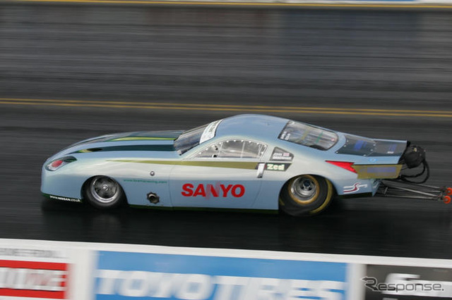 地上最速、日産 フェアレディZ ドラッグレーサー…0‐96km/hを1.2秒!!