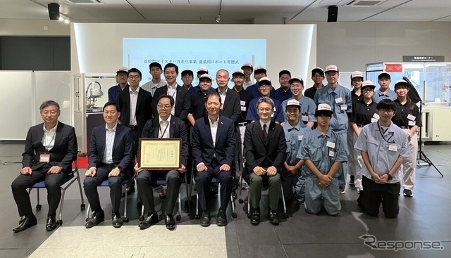 ヤマハ発動機が浜松城北工業高校に産業用ロボット寄贈