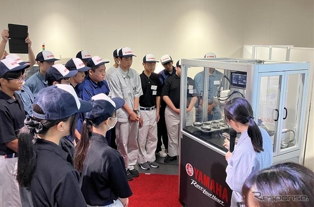ヤマハ発動機が浜松城北工業高校に産業用ロボット寄贈