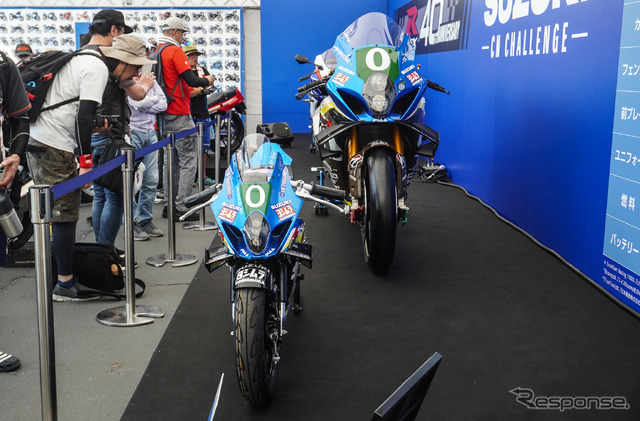 ホンモノの8耐マシン「チームCNチャレンジ」のGSX-R1000Rと「CNチャレンジミニ」(手前)