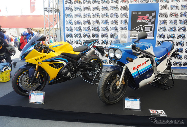 日本初公開となった新型スズキ『GSX-R1000R』(左)と元祖「GSX-R750」(右)