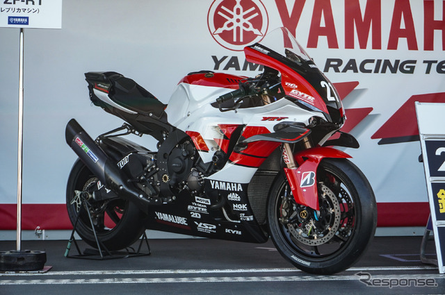 #21 YAMAHA RACING TEAMの「YZF-R1」レプリカ