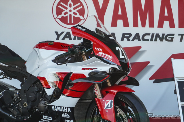 #21 YAMAHA RACING TEAMの「YZF-R1」レプリカ