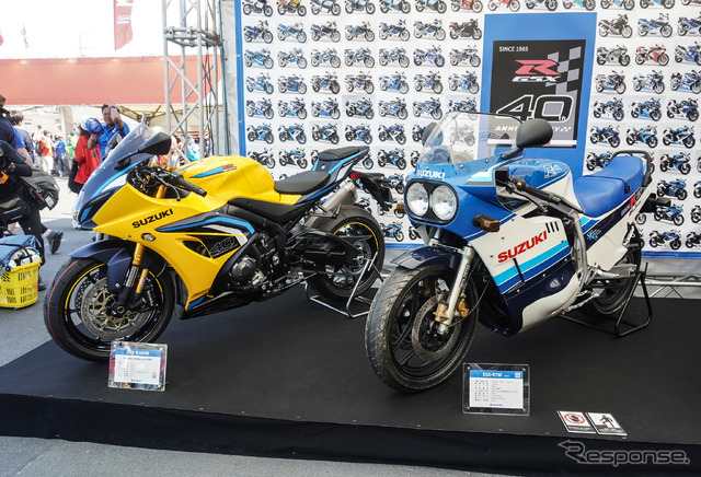 スズキ GSX-R1000R（左）と初代GSX-R750（右）