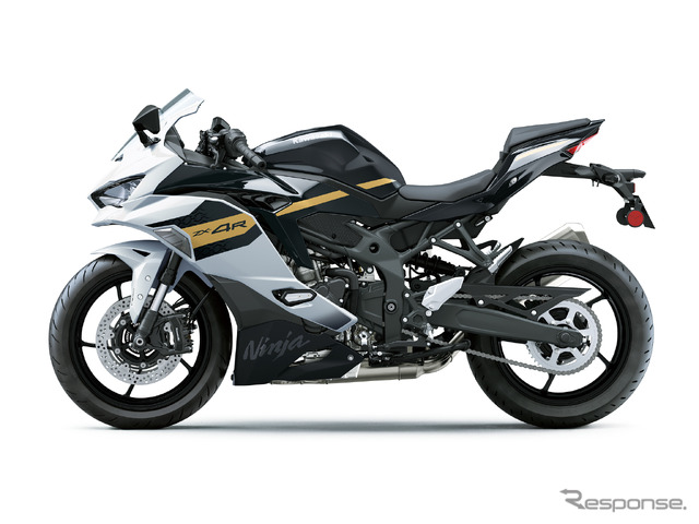 カワサキ Ninja ZX-4R SE（パールロボティックホワイト×メタリックスパークブラック）