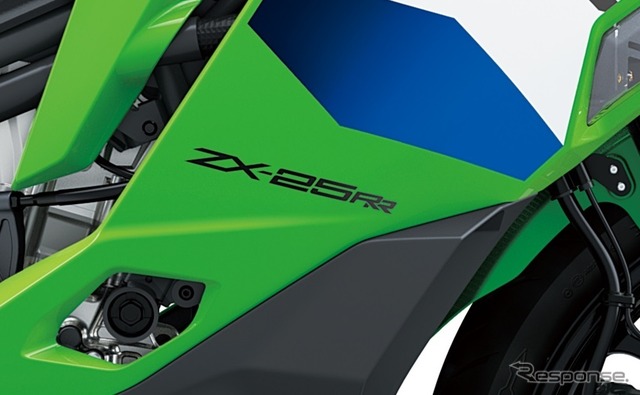 「RR」ロゴ入りグラフィック
