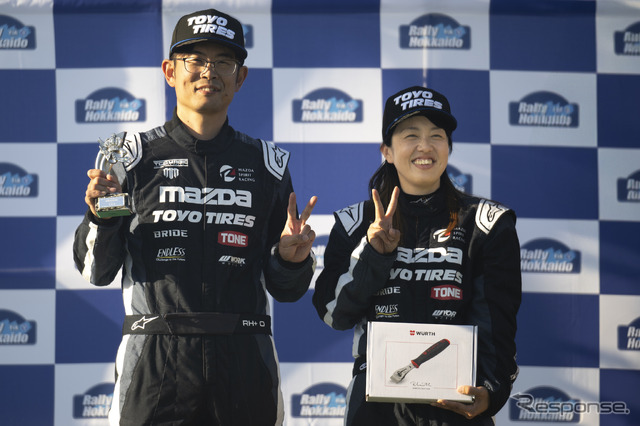 ドライバー 寺川 和紘選手（左）/ コドライバー 石川美代子選手（右）