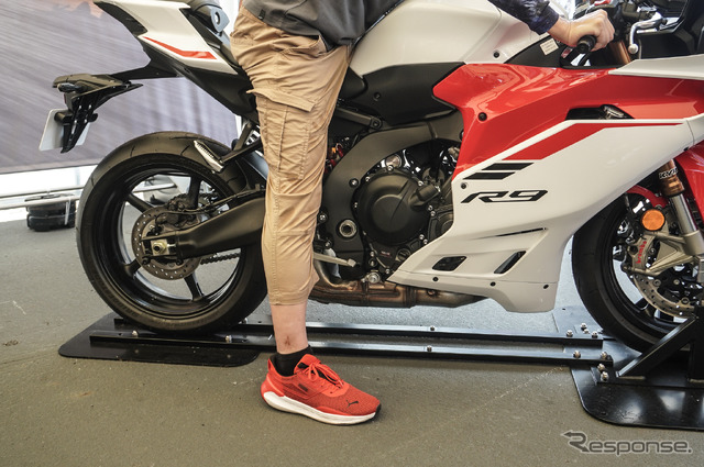 ヤマハ YZF-R9の足つき